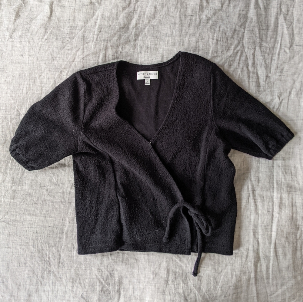 Tie textured black top
